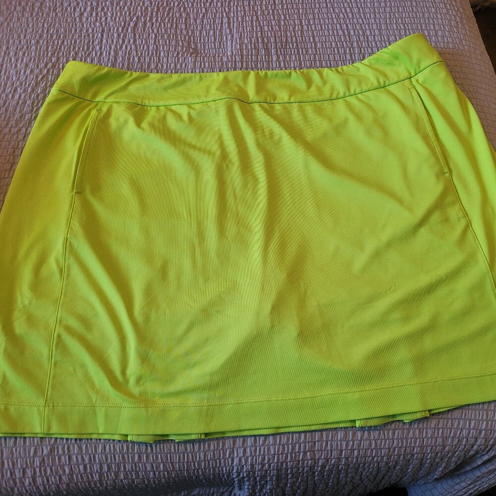 EPNY Golf / Tennis Skort with Back Mesh Pleat Detail - Neon Green - 1X - Picture 2 of 3